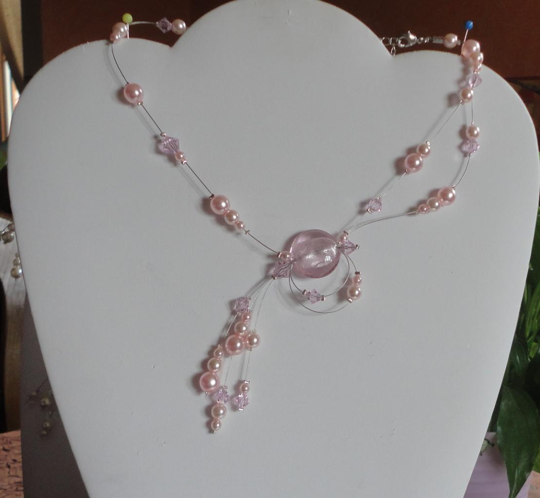 Collier mariage , perles nacrées rose