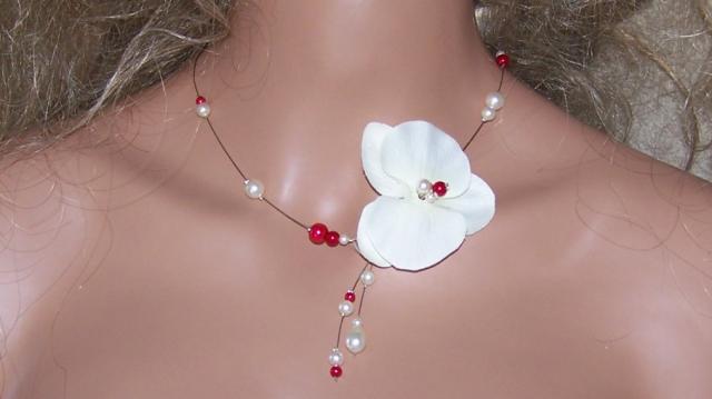 Collier orchidée perles rouge et ivoire