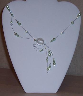 Collier mariage perles vert anis
