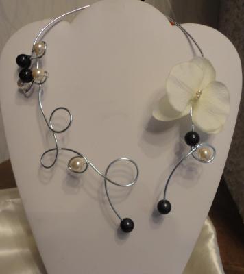 Collier mariage fil alu et orchidée