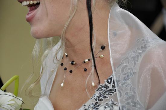 collier mariage noir et blanc