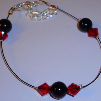 Bracelet noir , rouge